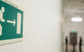 В школах Москвы прошел внеплановый инструктаж охраны