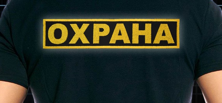 «Охранники» ограбили посетителя торгового центра
